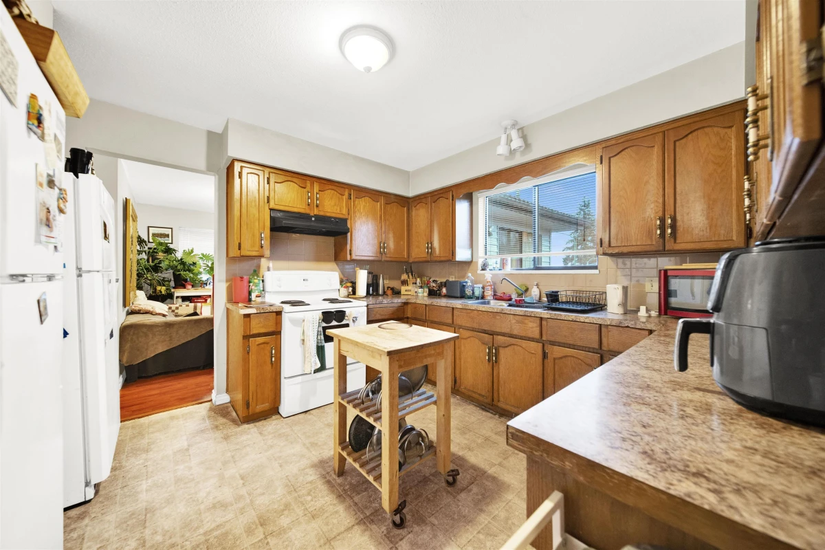 Kitchen Island Photo of 7893 Cumberland Street, Burnaby, BC