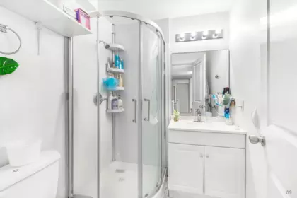 Guest Bathroom Photo of 10580 Seaham Crescent, Richmond, BC