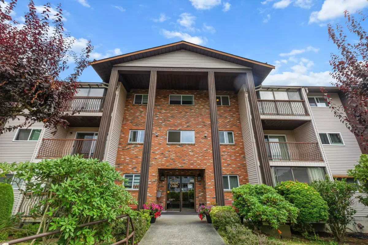 Living Room Photo of 303 32910 Amicus Place, Abbotsford, BC