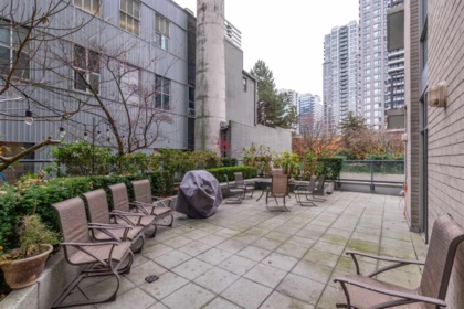 Backyard Photo of 1006 928 Richards Street, Vancouver, BC