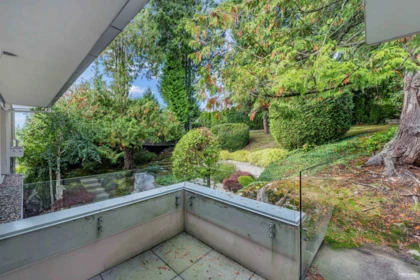 Guest Bathroom Photo of 4313 Rockridge Road, West Vancouver, BC