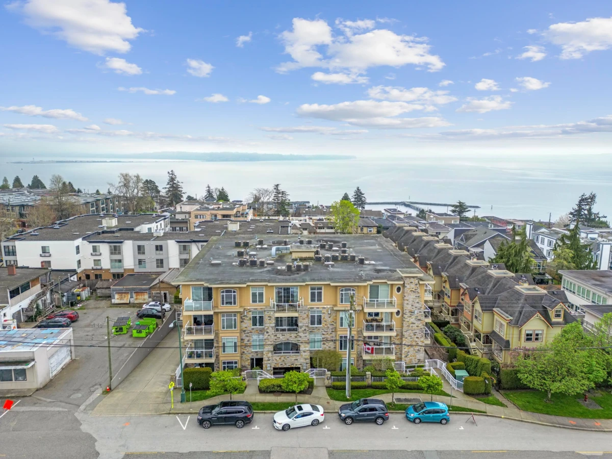 Family Room Photo of 102 15164 Prospect Avenue, White Rock, BC