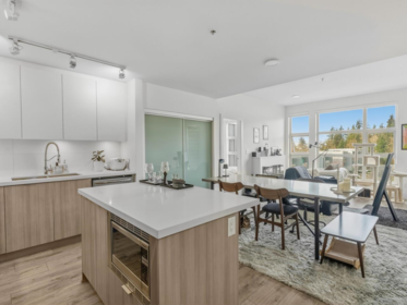 404 3602 Aldercrest Drive, North Vancouver, BC, North Vancouver — Apartment/Condo for sale