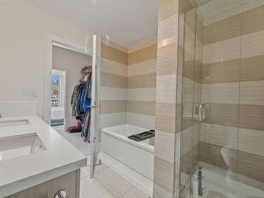 Walk-In Closet Photo of 404 3602 Aldercrest Drive, North Vancouver, BC