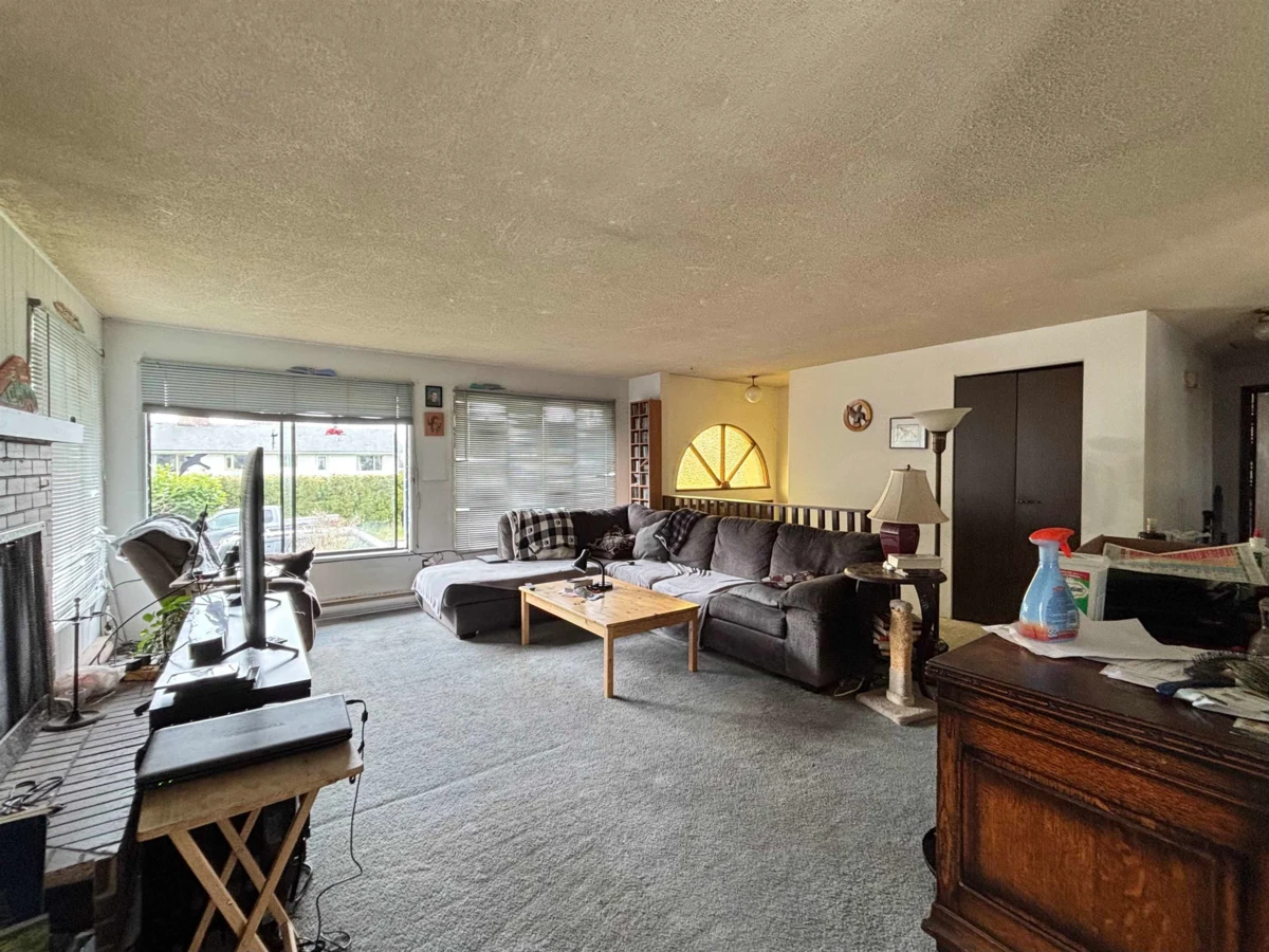 Family Room Photo of 5762 Spindrift Street, Sechelt, BC