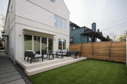 Front Yard Photo of 2 3449 W 22nd Avenue, Vancouver, BC