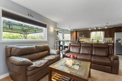 Kitchen Island Photo of 34654 Dunsmuir Court, Abbotsford, BC