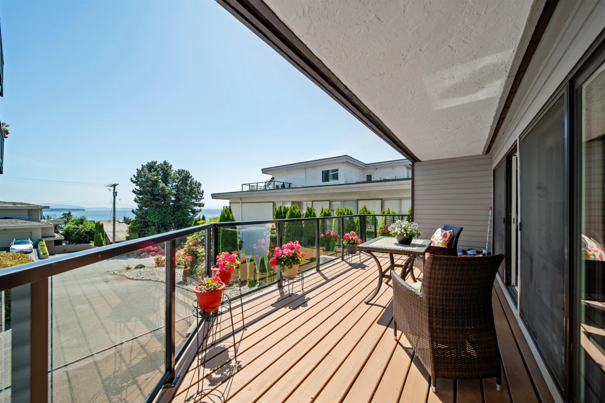 Family Room Photo of 105 15041 Prospect Avenue, White Rock, BC