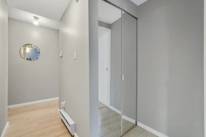 Entry Foyer Photo of 105 15041 Prospect Avenue, White Rock, BC