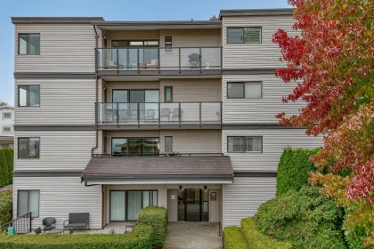 Hot Tub / Spa Photo of 105 15041 Prospect Avenue, White Rock, BC
