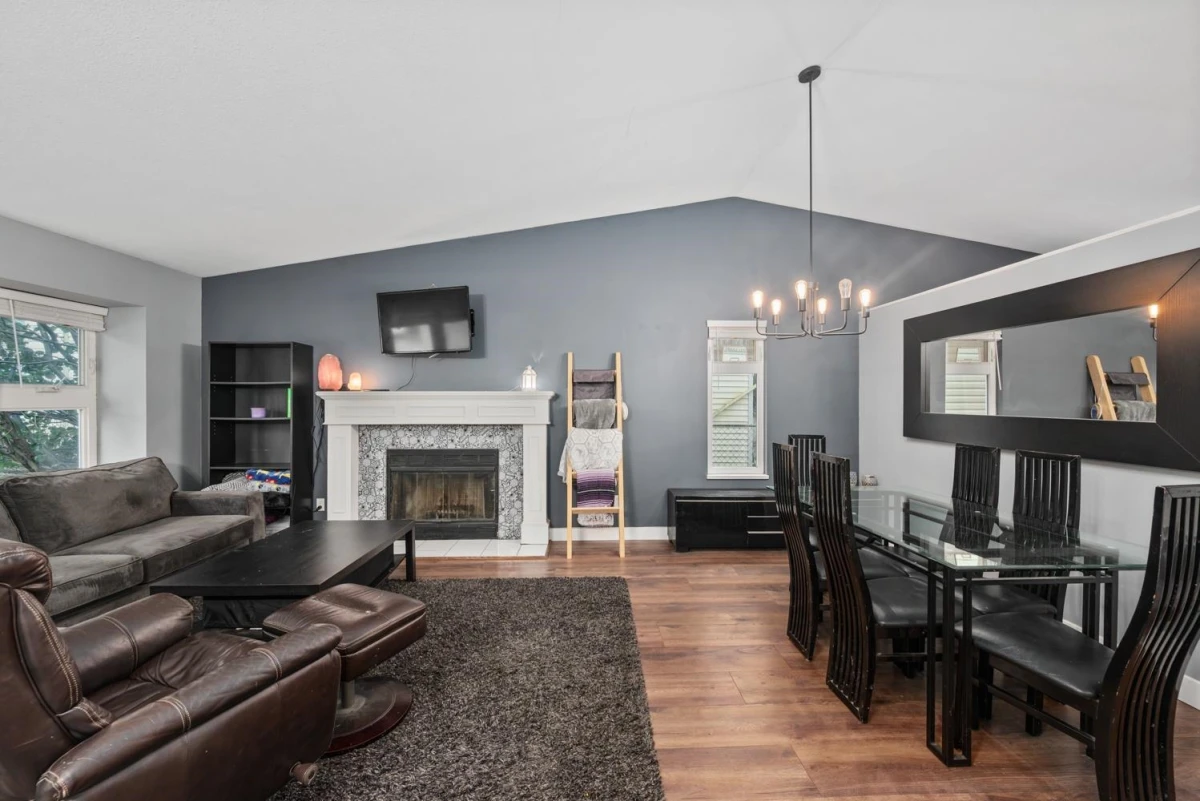 Dining Area Photo of 11937 237a Street, Maple Ridge, BC