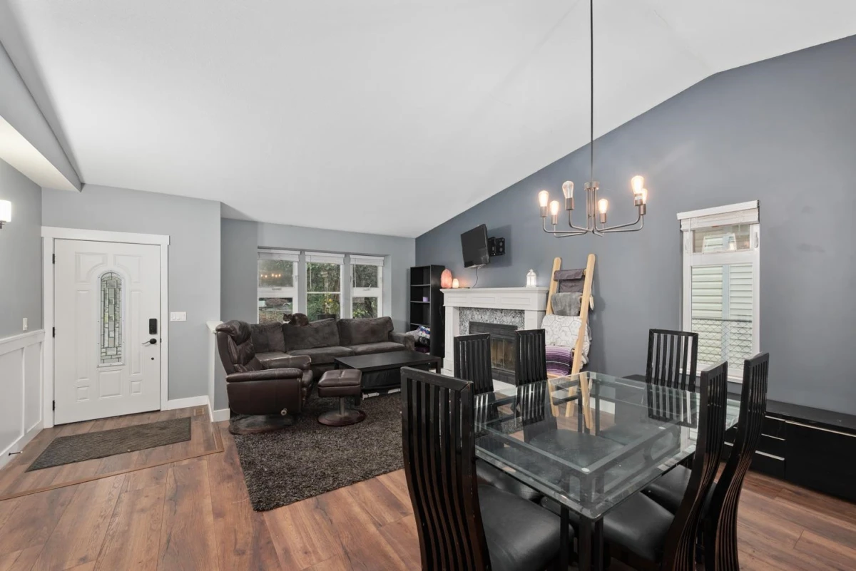 Living Room Photo of 11937 237a Street, Maple Ridge, BC