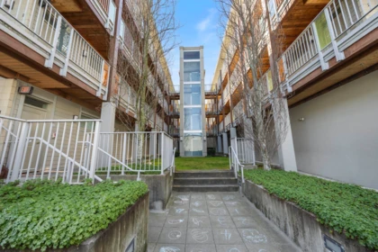 311 5388 Grimmer Street, Burnaby, BC, Burnaby — Apartment/Condo for sale
