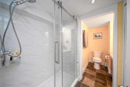 Entry Foyer Photo of 4096 Sunset Boulevard, North Vancouver, BC