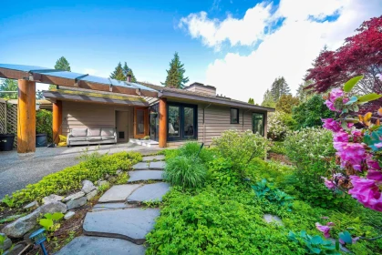 Front Yard Photo of 4096 Sunset Boulevard, North Vancouver, BC