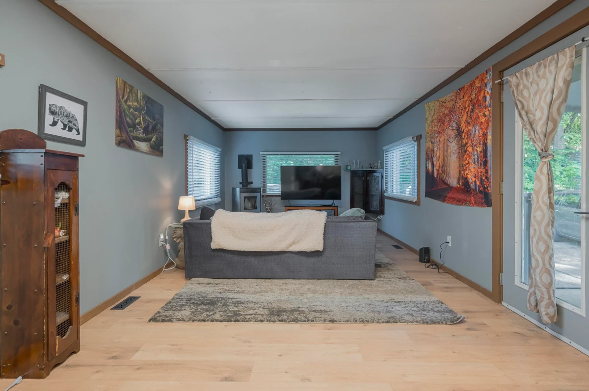 Living Room Photo of 39 3942 Columbia Valley Road, Cultus Lake, BC