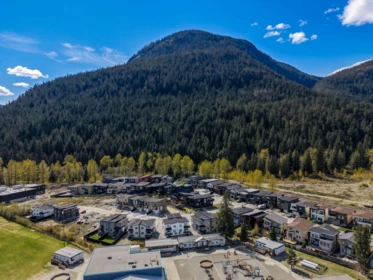 1005 Phare Crescent, Pemberton, BC, Pemberton — 6 bed single family residence for sale
