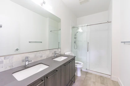 Entry Foyer Photo of 405 15628 104 Avenue, Surrey, BC