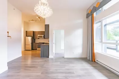 Primary Bathroom Photo of 405 15628 104 Avenue, Surrey, BC