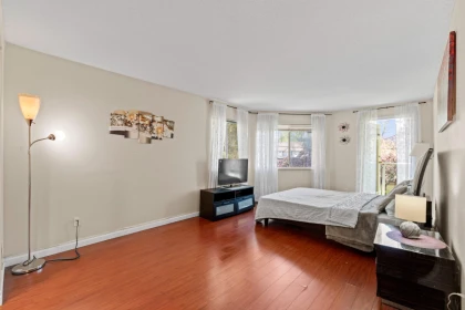Entry Foyer Photo of 306 12101 80 Avenue, Surrey, BC