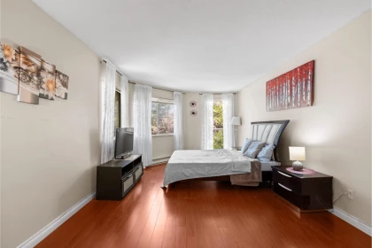 Hallway Photo of 306 12101 80 Avenue, Surrey, BC