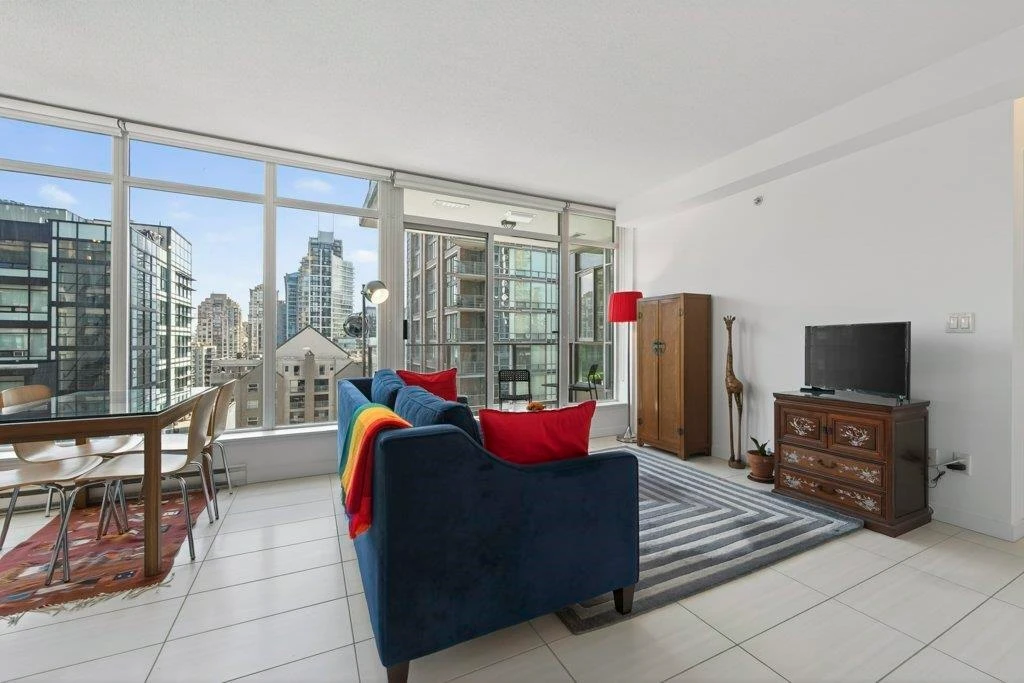 Living Room Photo of 902 1252 Hornby Street, Vancouver, BC