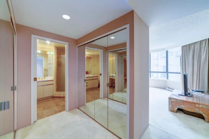 Entry Foyer Photo of 1902 738 Broughton Street, Vancouver, BC