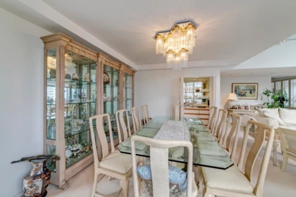 Kitchen Island Photo of 1902 738 Broughton Street, Vancouver, BC