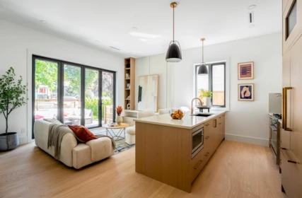 1 356 E 40th Avenue, Vancouver, BC, Vancouver — Half Duplex for sale