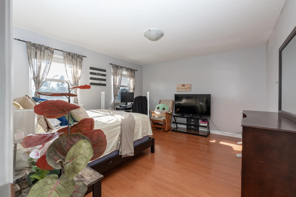Living Room Photo of 8364 Harris Street, Mission, BC
