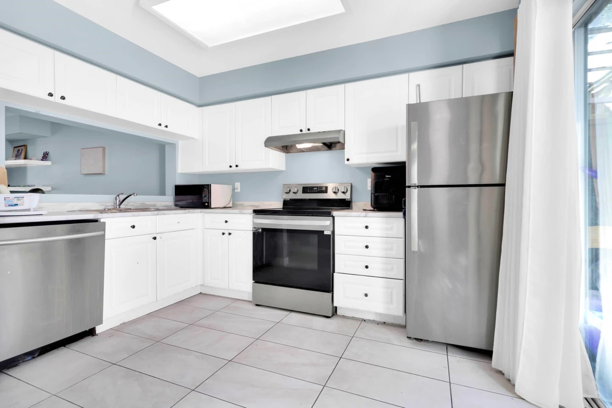 Dining Area Photo of 20 13713 72a Avenue, Surrey, BC