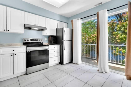 Kitchen Photo of 20 13713 72a Avenue, Surrey, BC