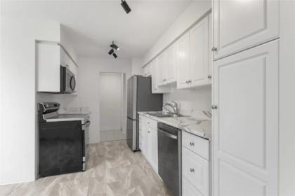 Kitchen Island Photo of 602 710 Seventh Avenue, New Westminster, BC