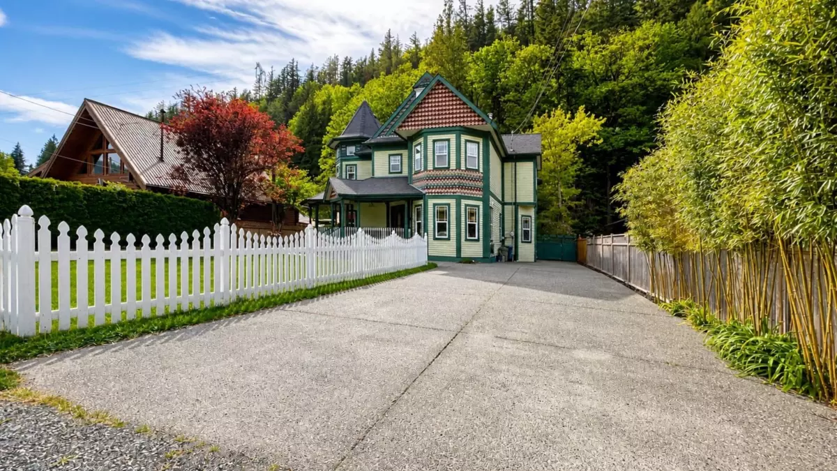 Exterior Rear Photo of 864 Hot Springs Road, Harrison Hot Springs, BC