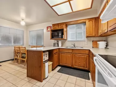 Kitchen Photo of 352 E 38th Avenue, Vancouver, BC