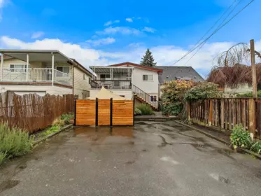 Mudroom Photo of 352 E 38th Avenue, Vancouver, BC