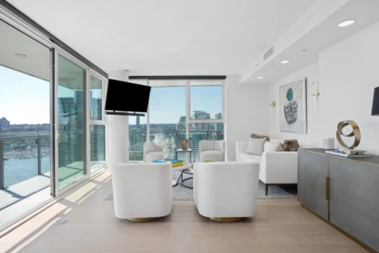 Breakfast Nook Photo of 2618 89 Nelson Street, Vancouver, BC