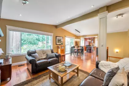 Kitchen Island Photo of 19905 43a Avenue, Langley, BC