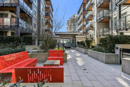 Front Yard Photo of 511 108 E 8th Street, North Vancouver, BC
