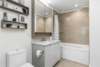 Powder Room Photo of 511 108 E 8th Street, North Vancouver, BC