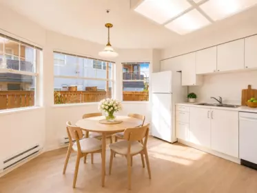 Kitchen Island Photo of 3305 Clive Avenue, Vancouver, BC