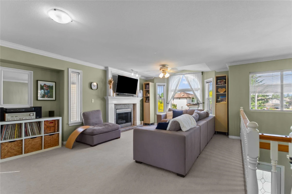 Living Room Photo of 21549 50a Avenue, Langley, BC