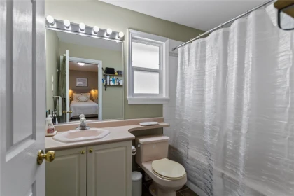 Powder Room Photo of 21549 50a Avenue, Langley, BC