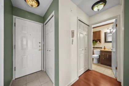 Powder Room Photo of 305 526 Thirteenth Street, New Westminster, BC