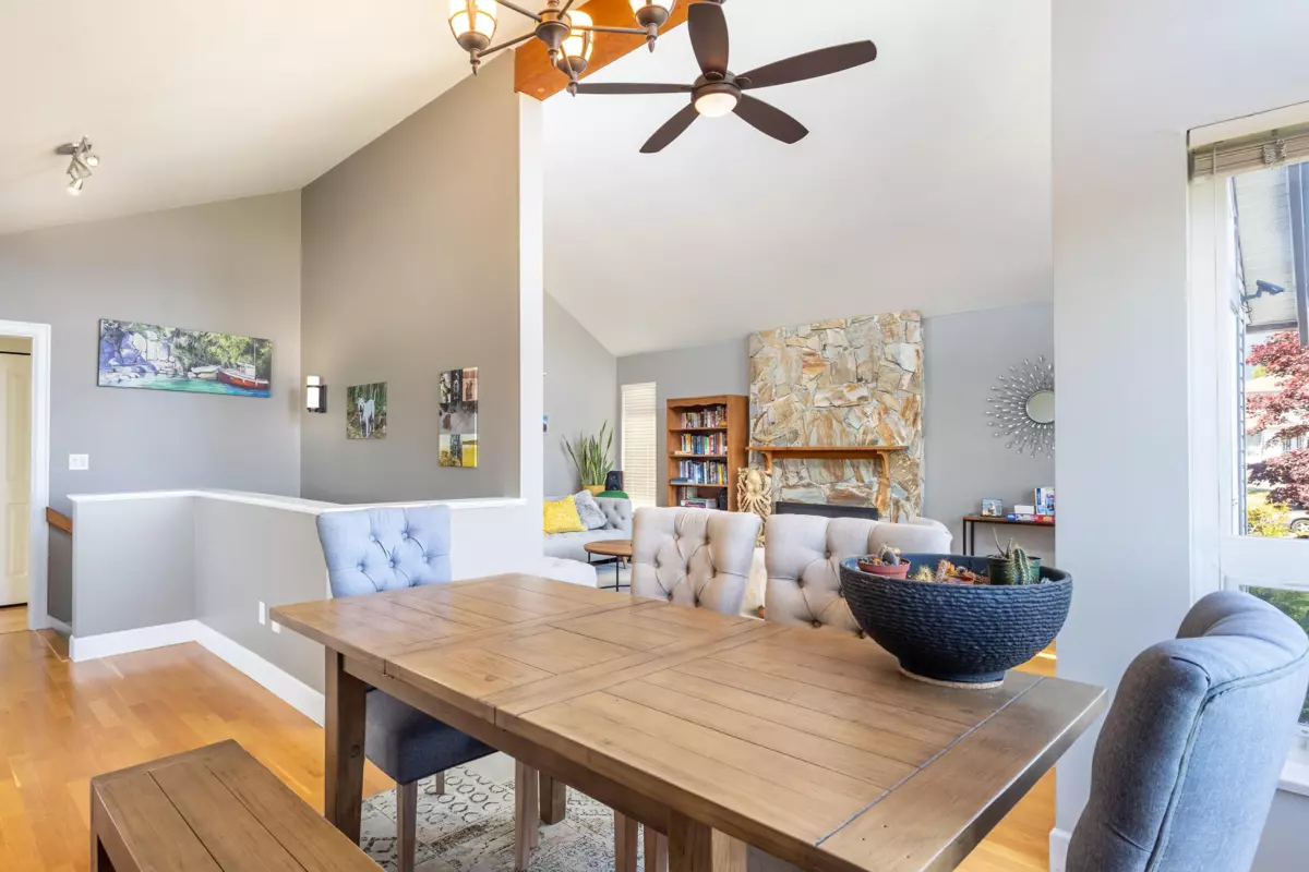 Dining Area Photo of 503 Eaglecrest Drive, Gibsons, BC