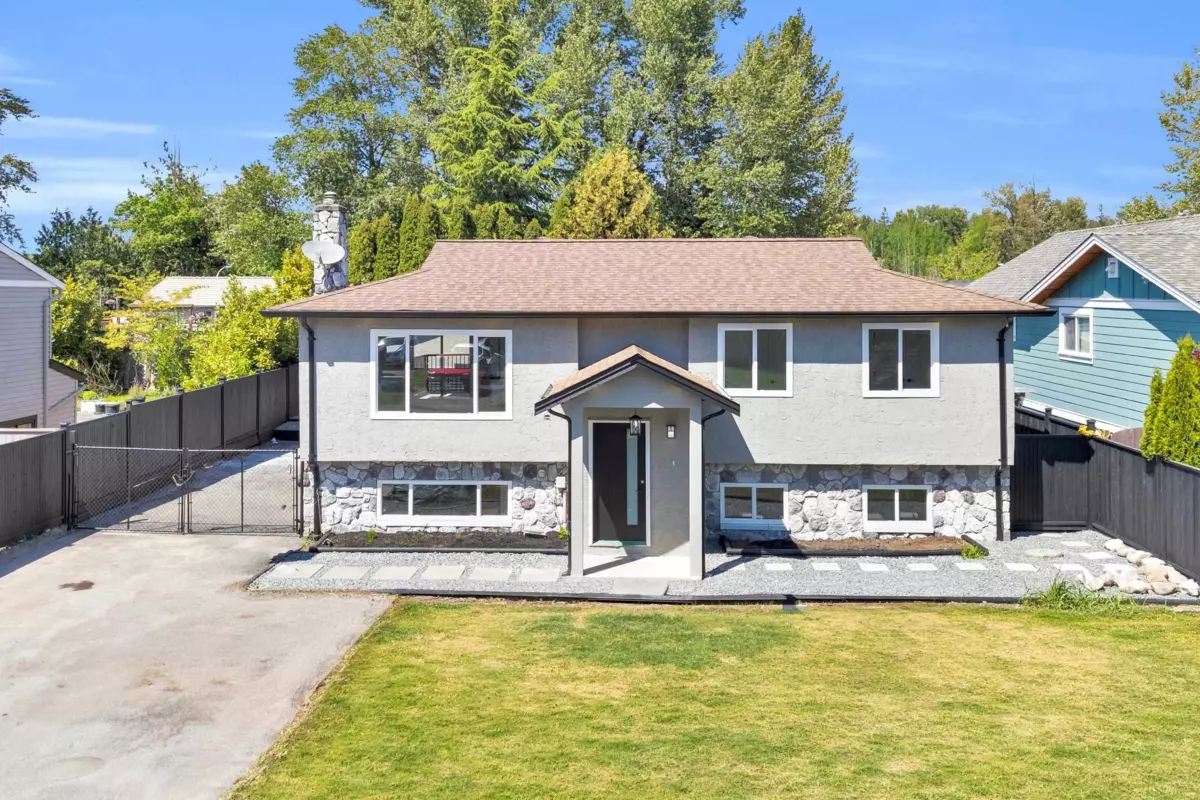 Living Room Photo of 26689 32a Avenue, Langley, BC