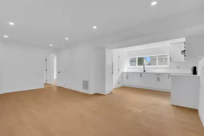Hallway Photo of 26689 32a Avenue, Langley, BC