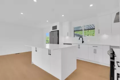 Kitchen Island Photo of 26689 32a Avenue, Langley, BC