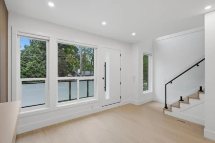 Primary Bathroom Photo of 2 12863 Marine Drive, Surrey, BC