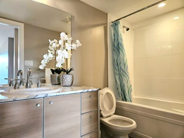Primary Bathroom Photo of 304 13688 100 Avenue, Surrey, BC
